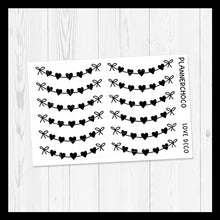 Load image into Gallery viewer, Heart / Fancy Garland / Foiled
